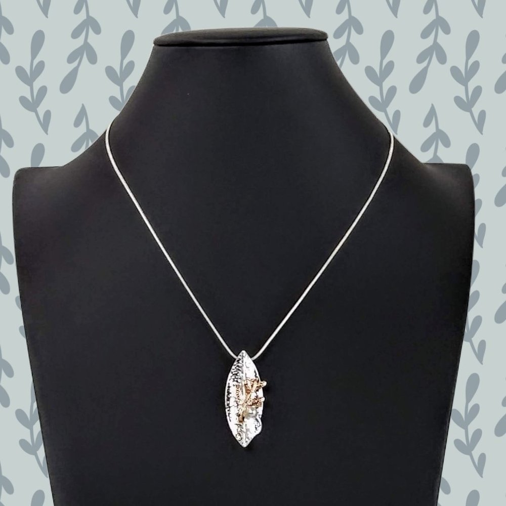 Silver Tone Pendant Necklace w/ Rose Gold & Pearl Accent